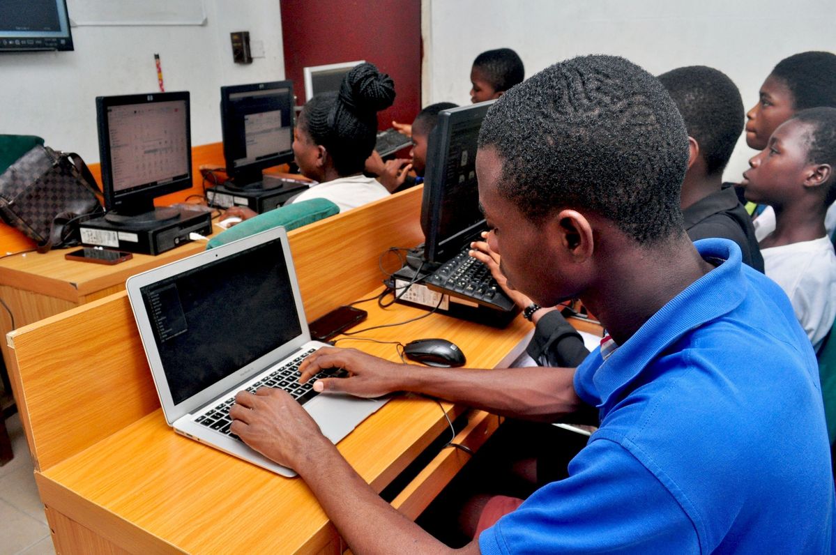 Jeunes développeurs africains en formation